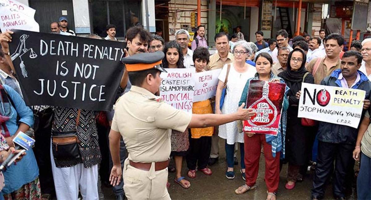 People holding a protest in support of mercy plea for 1993 Mumbai blast convict Yakub Memon in Mumbai on Tuesday. 